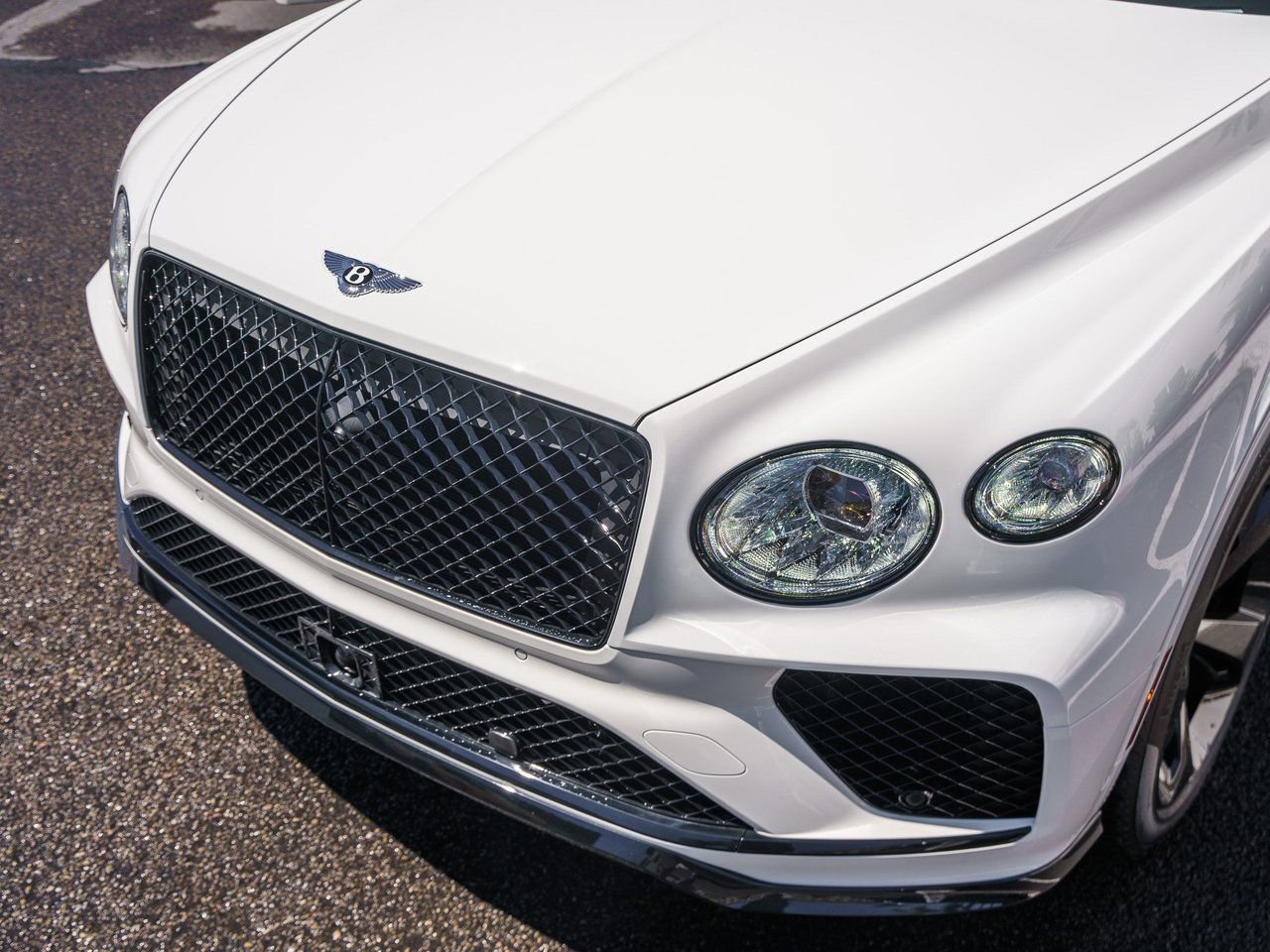 Used 2025 Bentley Bentayga Extended Wheelbase image 32