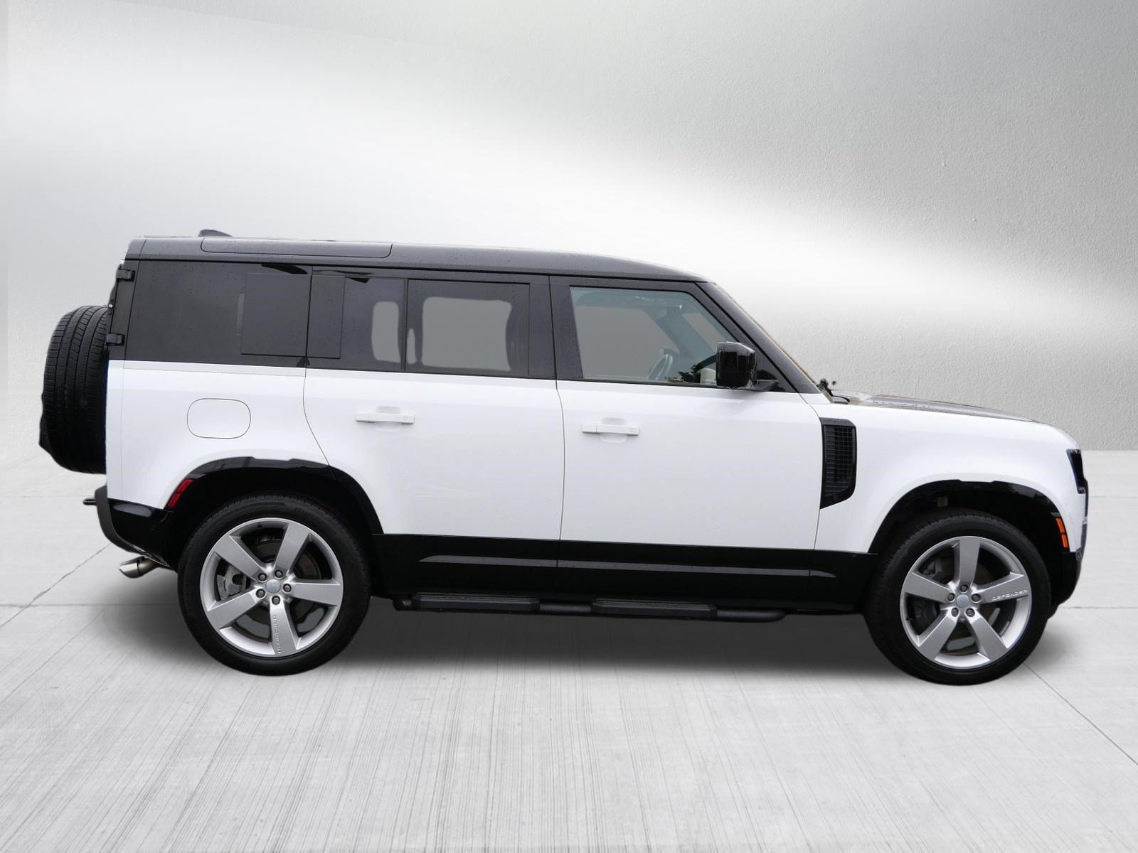 Certified 2025 Land Rover Defender 110 X-Dynamic SE AWD/4WD image 7