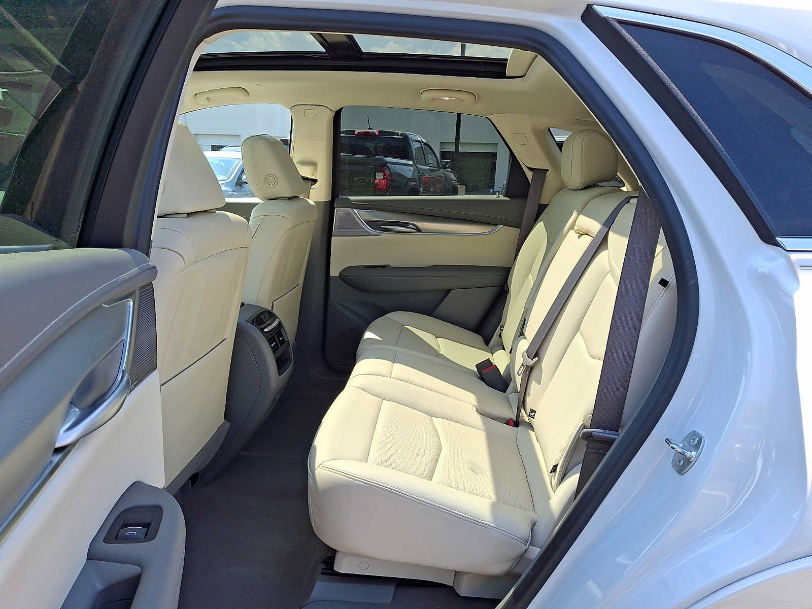 Used 2024 Cadillac XT5 Premium Luxury w/ Technology Package AWD/4WD image 10