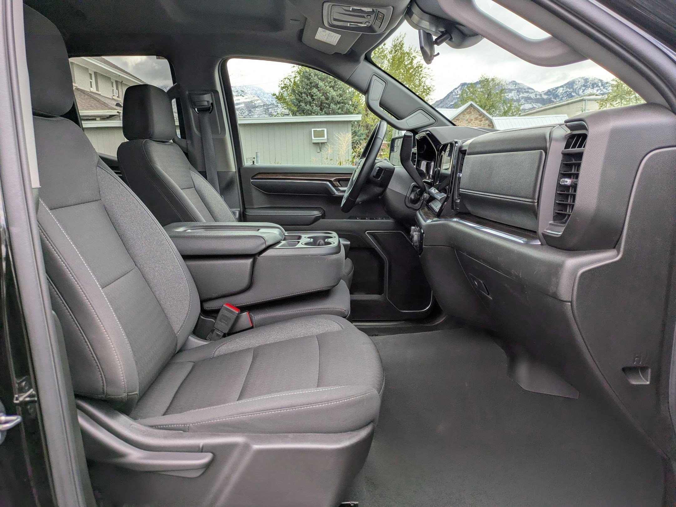 Used 2024 Chevrolet Silverado 1500 LT AWD/4WD image 33