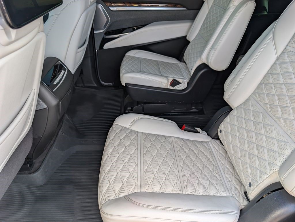Certified 2025 Cadillac Escalade ESV Sport Platinum AWD/4WD image 15