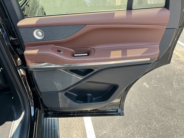 New 2026 Lincoln Navigator Reserve AWD/4WD image 18