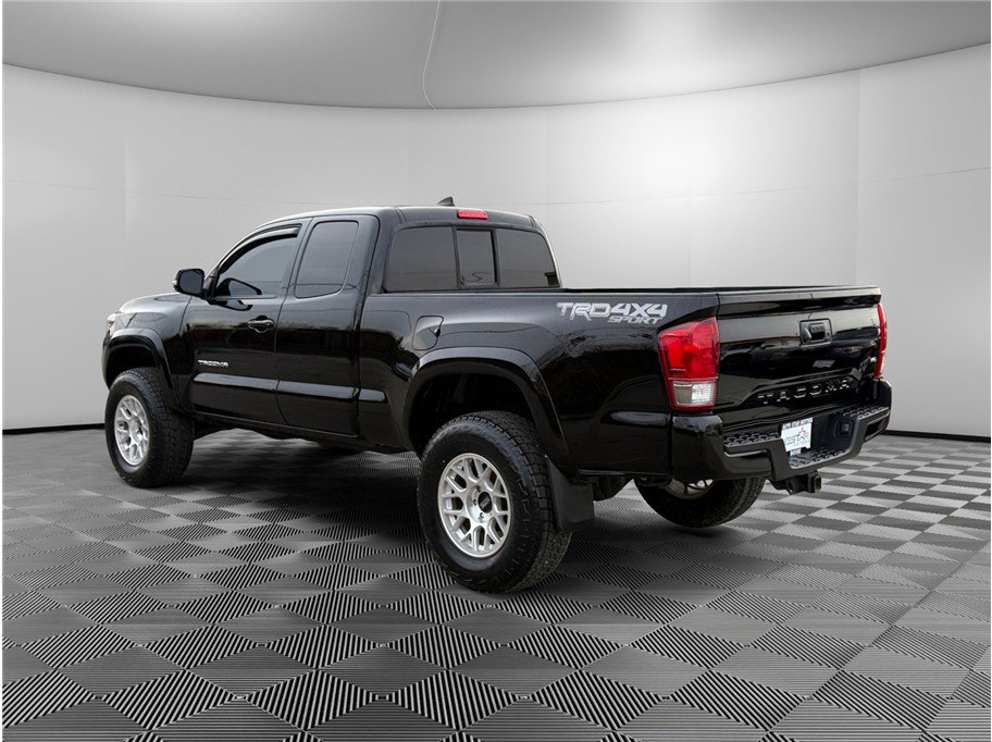 Used 2016 Toyota Tacoma TRD Sport w/ Towing Package AWD/4WD image 3