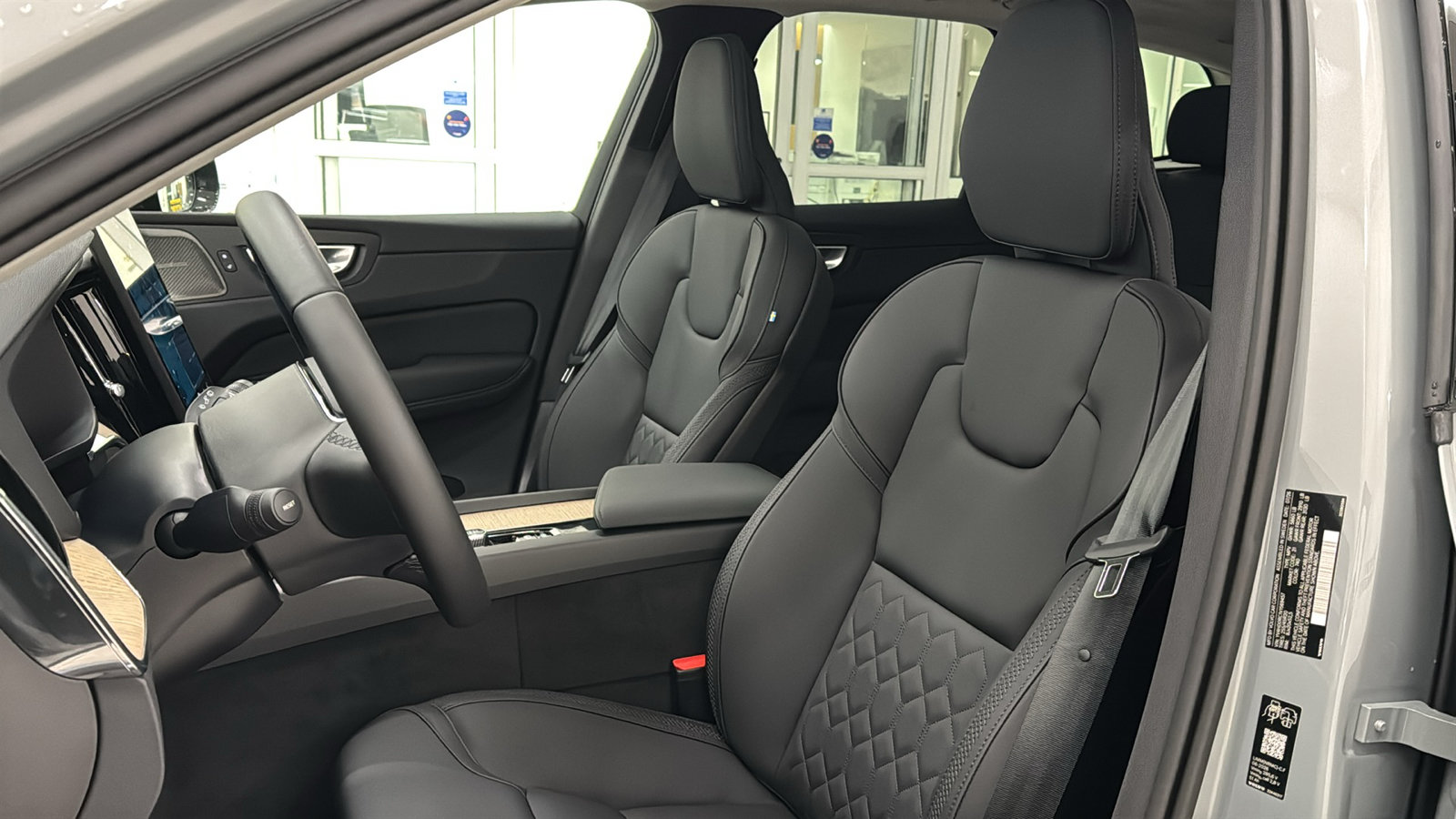 New 2027 Volvo XC60 T8 Plus AWD/4WD image 23