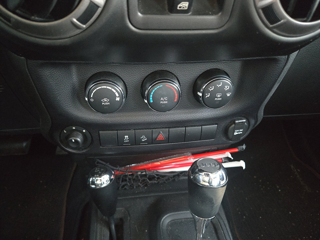 Used 2015 Jeep Wrangler Unlimited Sport w/ Quick Order Package 24S AWD/4WD image 17