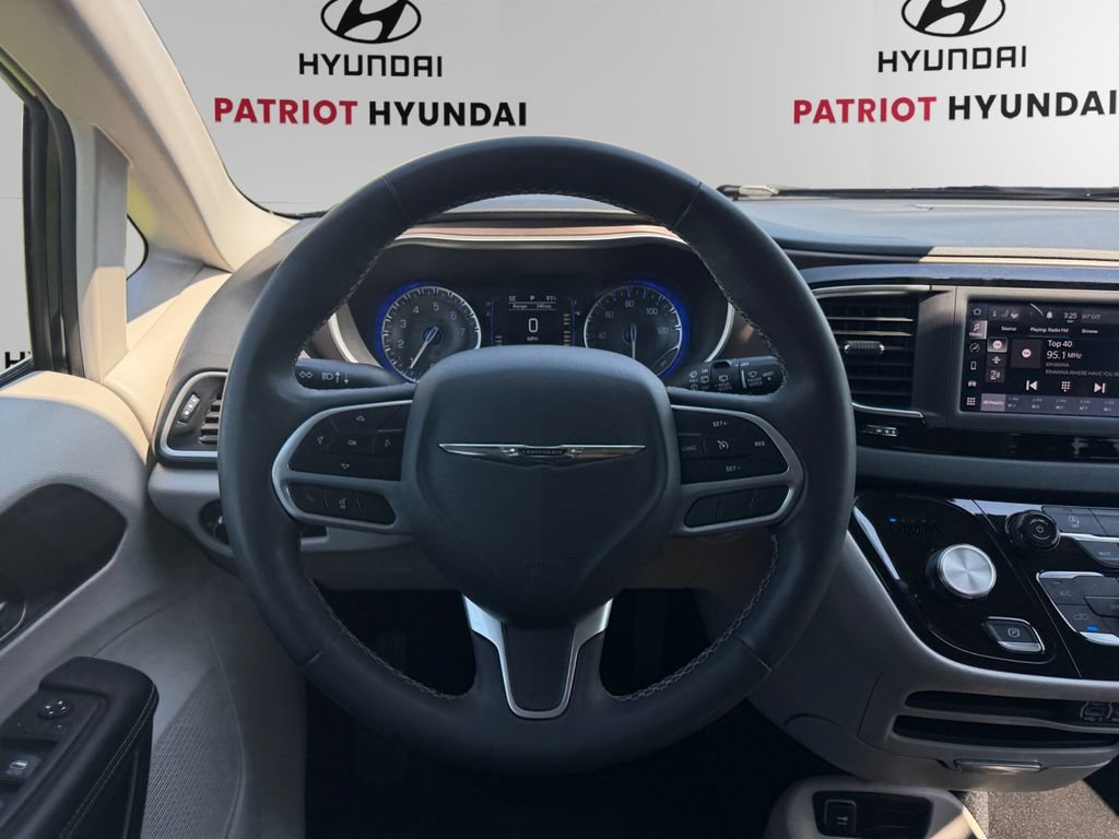 Used 2023 Chrysler Voyager LX FWD image 12