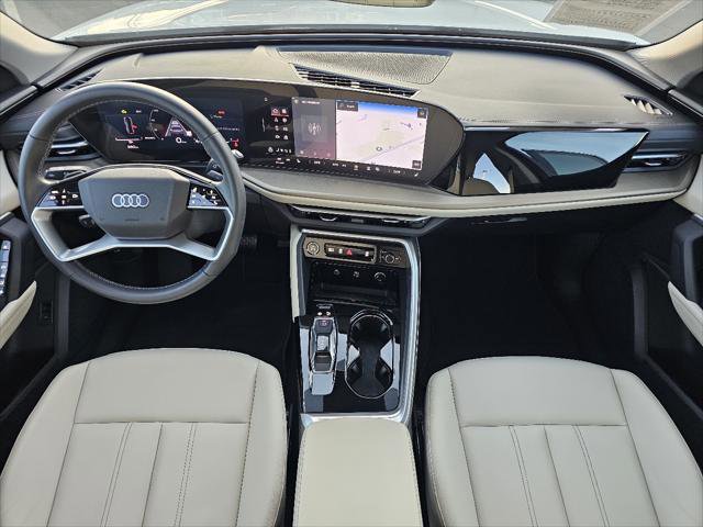 Used 2025 Audi Q5 Premium w/ Convenience Package image 4