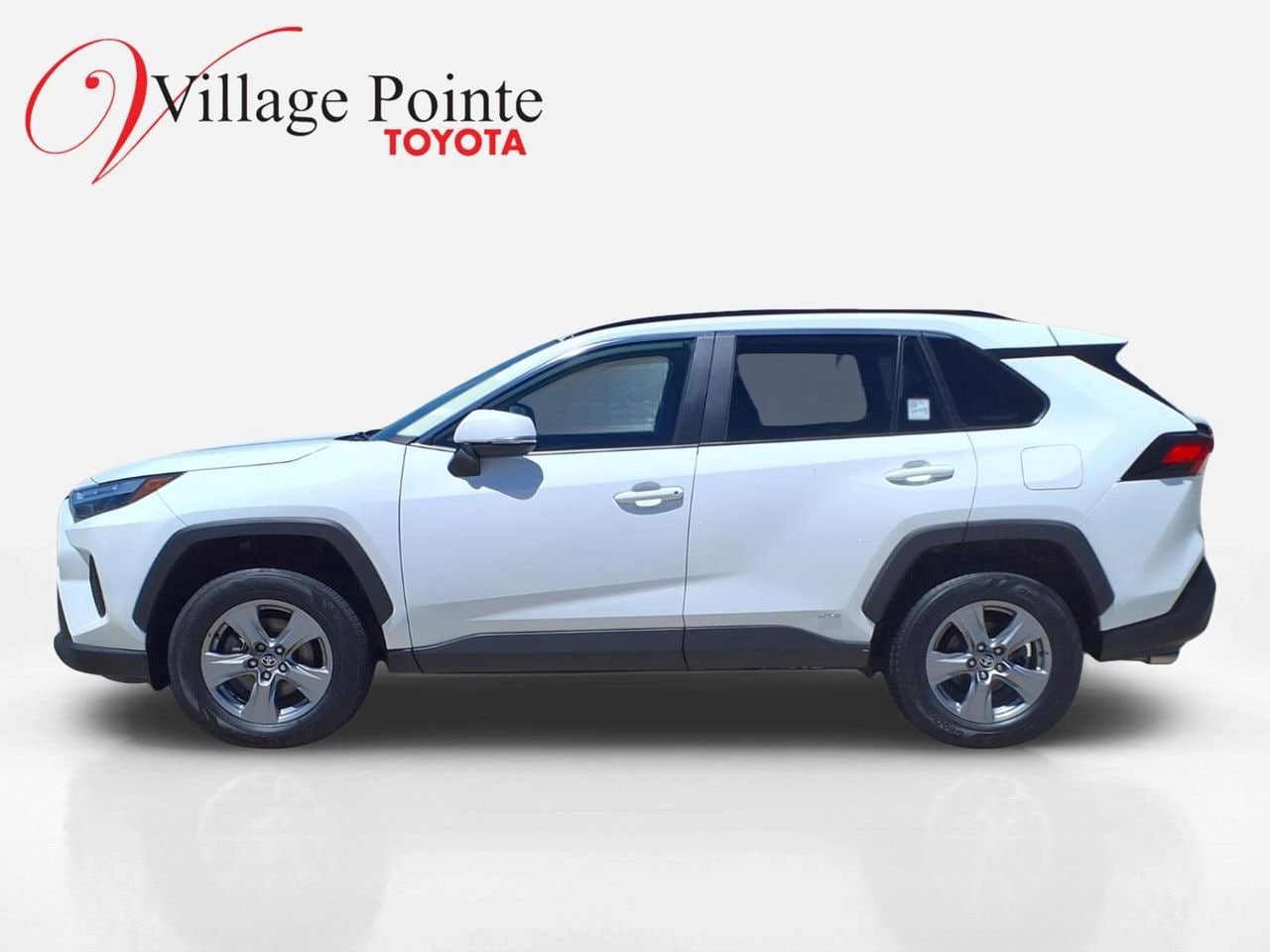 Used 2023 Toyota RAV4 XLE AWD/4WD image 2