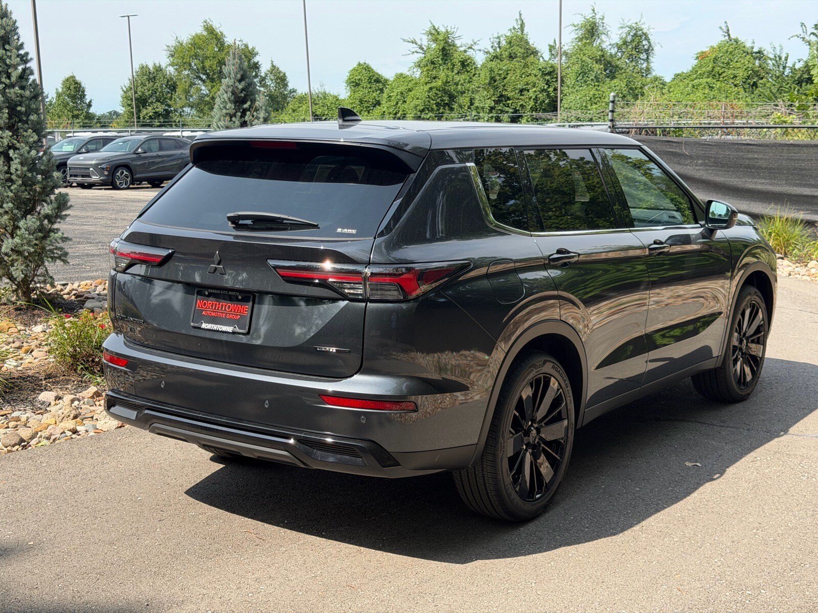New 2026 Mitsubishi Outlander LE AWD/4WD image 5