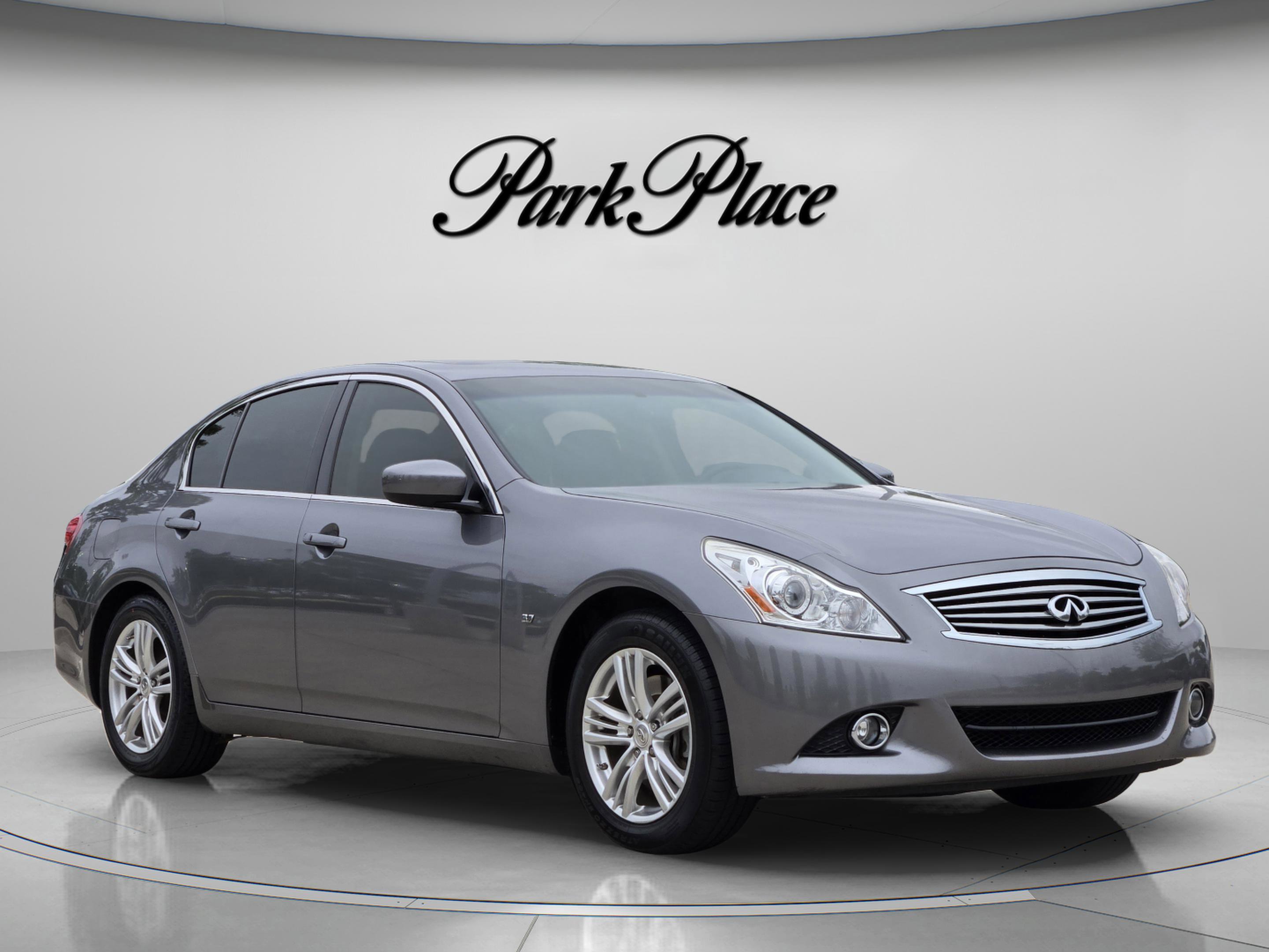 Used 2015 INFINITI Q40 w/ Navigation Package RWD image 7