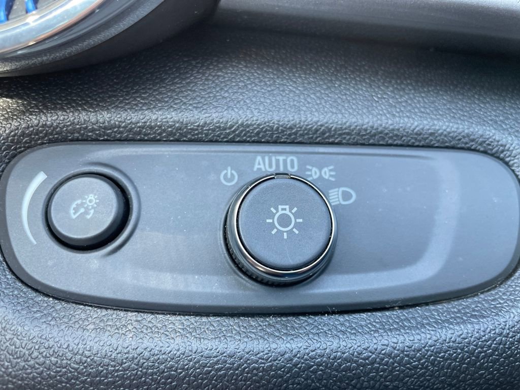 Used 2025 Chevrolet Trax LT image 28