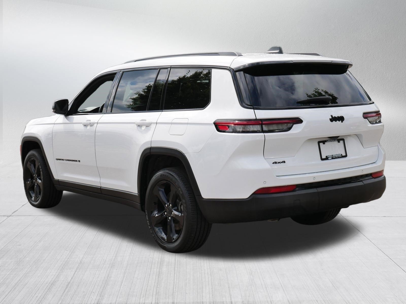 Used 2025 Jeep Grand Cherokee L Altitude AWD/4WD image 5