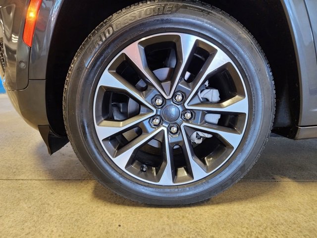 Used 2022 Jeep Grand Cherokee Overland w/ Luxury Tech Group IV image 9