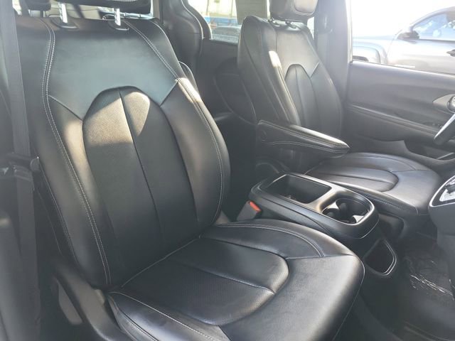 Used 2025 Chrysler Pacifica Select FWD image 23