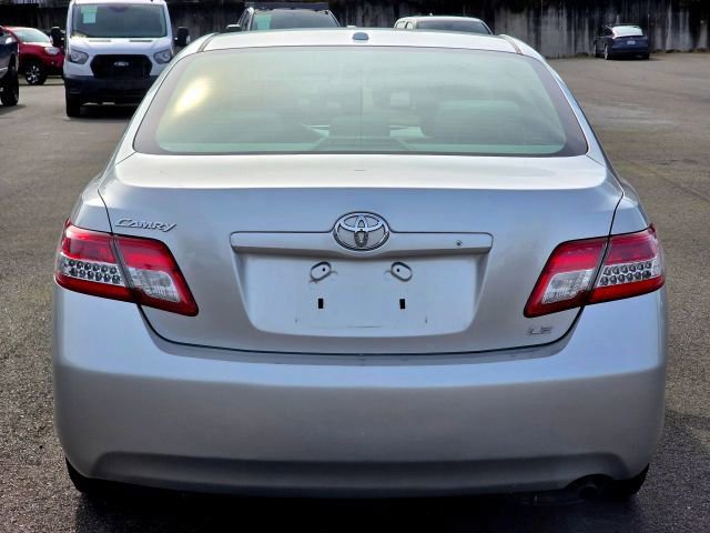 Used 2011 Toyota Camry LE image 6