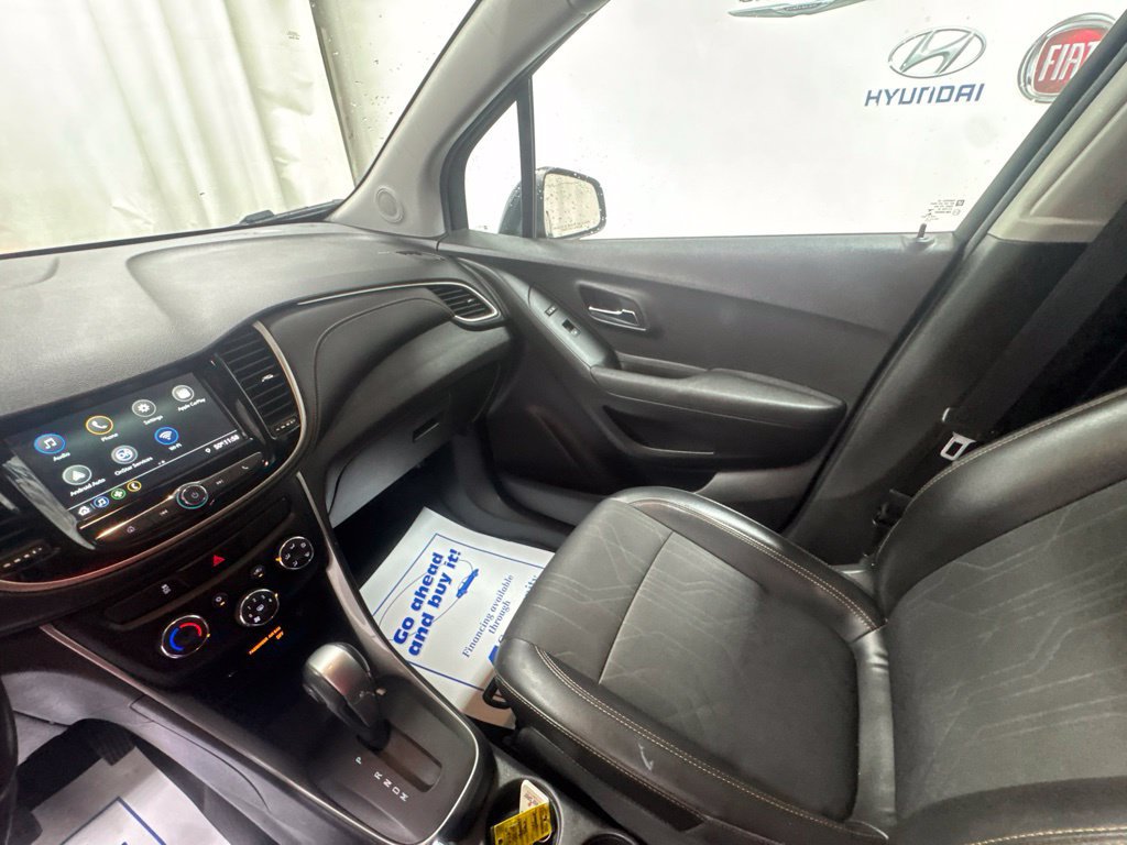 Used 2019 Chevrolet Trax LT w/ LT Convenience Package AWD/4WD image 24