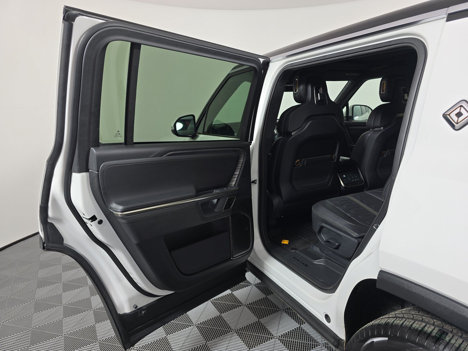 Used 2023 Rivian R1S Adventure AWD/4WD image 17