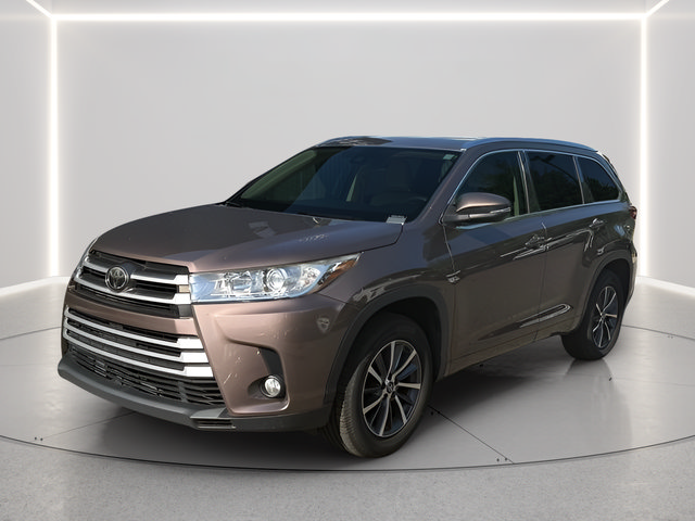 Used 2017 Toyota Highlander XLE FWD video 1