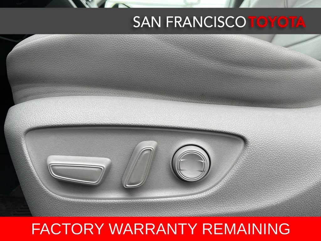 Used 2022 Toyota Highlander XLE AWD/4WD image 12