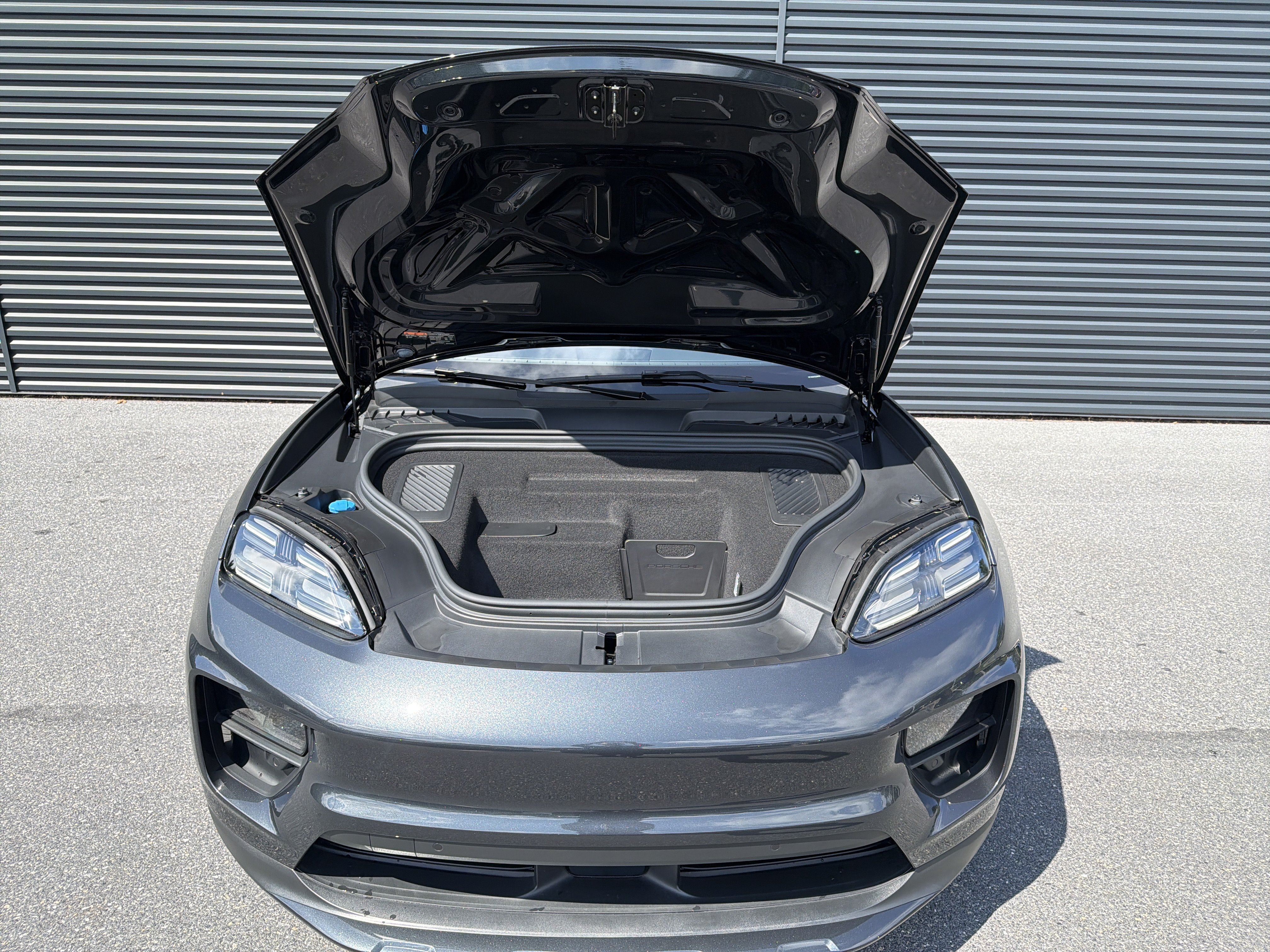New 2025 Porsche Macan 4 Electric AWD/4WD image 10