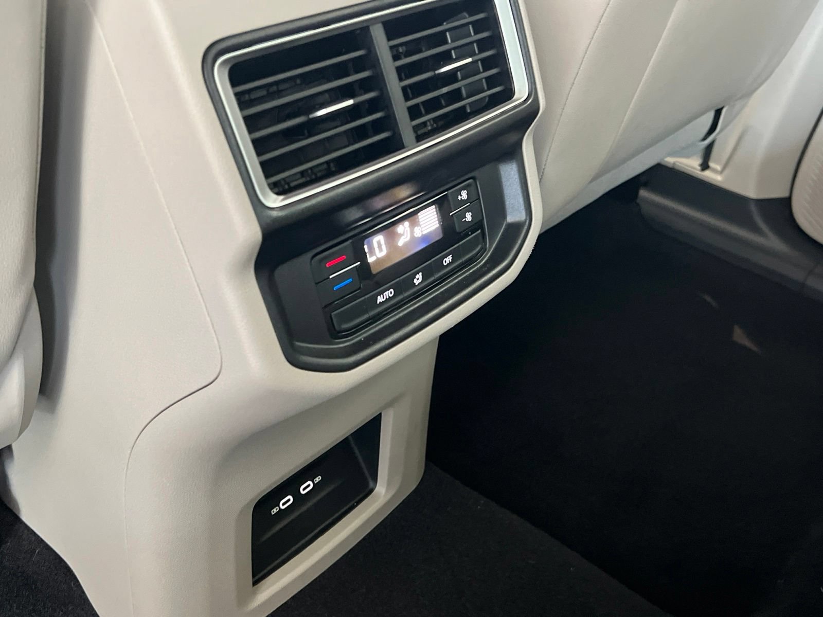 Certified 2026 Volkswagen Atlas SE FWD image 33