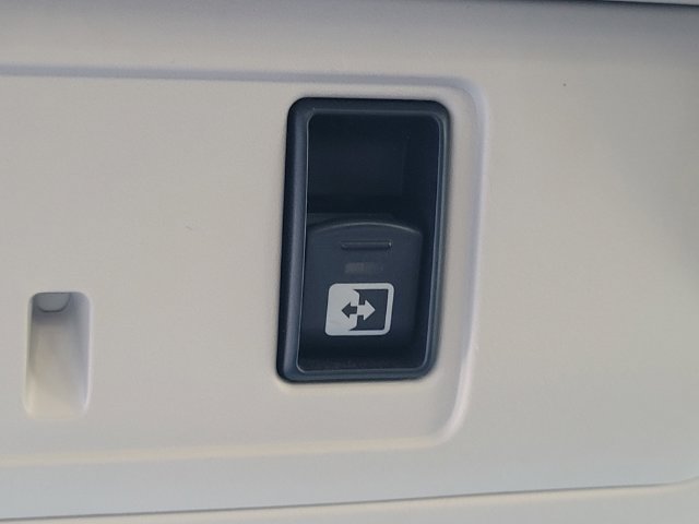 Used 2018 Nissan Titan SV w/ SV Convenience Package AWD/4WD image 33