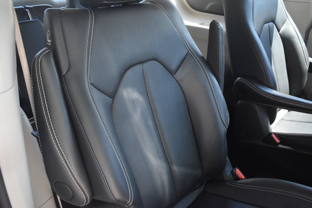 Used 2024 Chrysler Pacifica Limited FWD image 23
