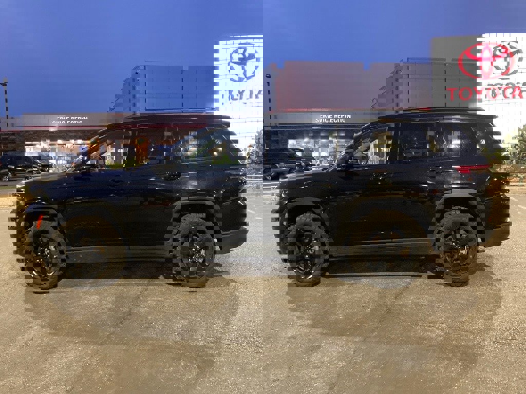 Used 2023 Jeep Grand Cherokee L Laredo image 8