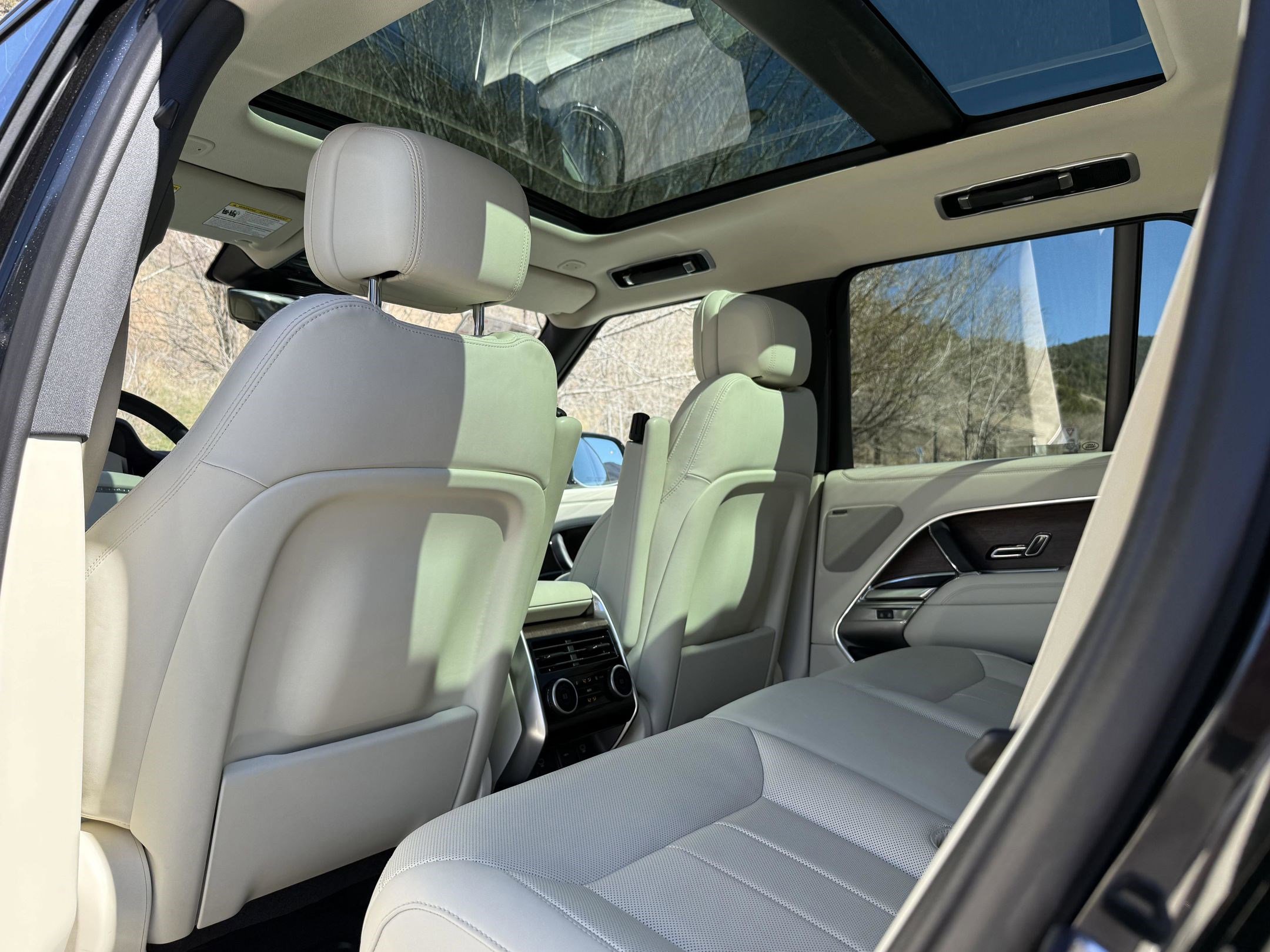 Certified 2023 Land Rover Range Rover SE image 14