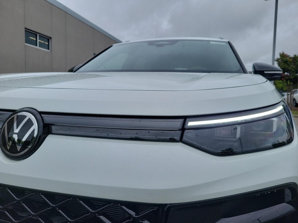 New 2026 Volkswagen Tiguan SE R-Line FWD image 26