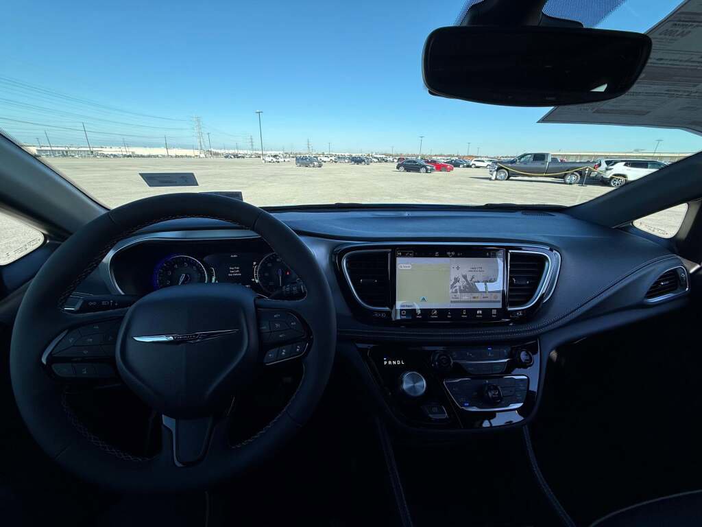 New 2026 Chrysler Pacifica Limited w/ S Appearance Package image 25