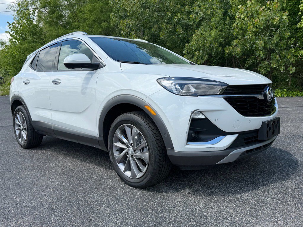Used 2023 Buick Encore GX Essence w/ Advanced Technology Package AWD/4WD image 2