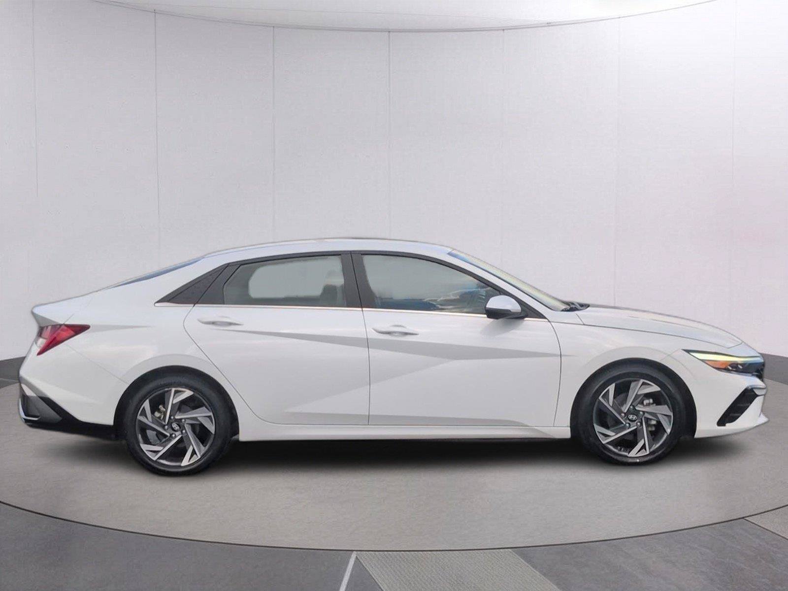 Used 2024 Hyundai Elantra Limited FWD image 8