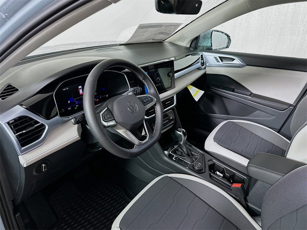 New 2025 Volkswagen Taos SE image 10