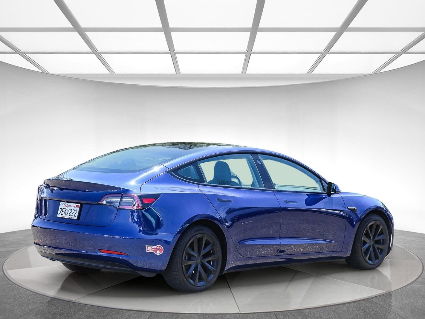 Used 2023 Tesla Model 3 Standard Range RWD image 3