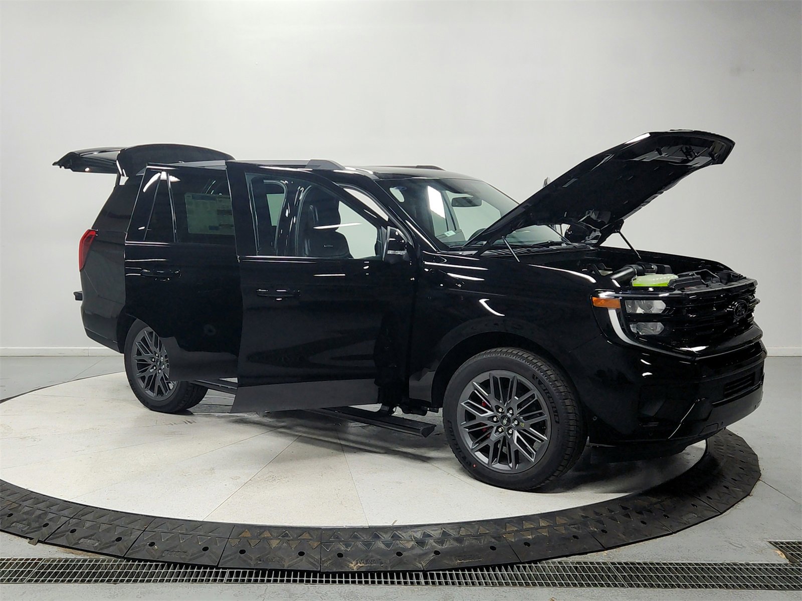 New 2025 Ford Expedition Platinum image 9