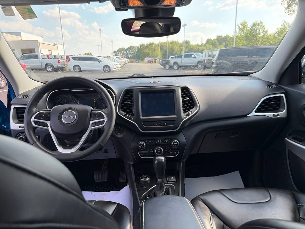 Certified 2022 Jeep Cherokee Latitude w/ Sun & Sound Group AWD/4WD image 22