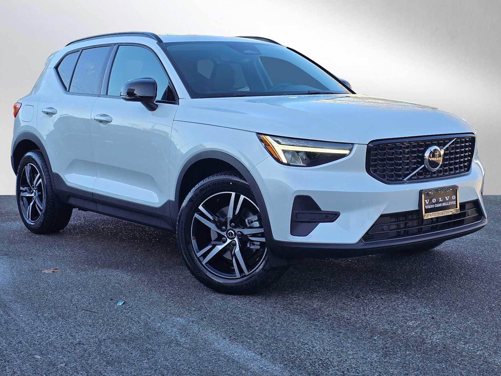 New 2026 Volvo XC40 B5 Core w/ Climate Package