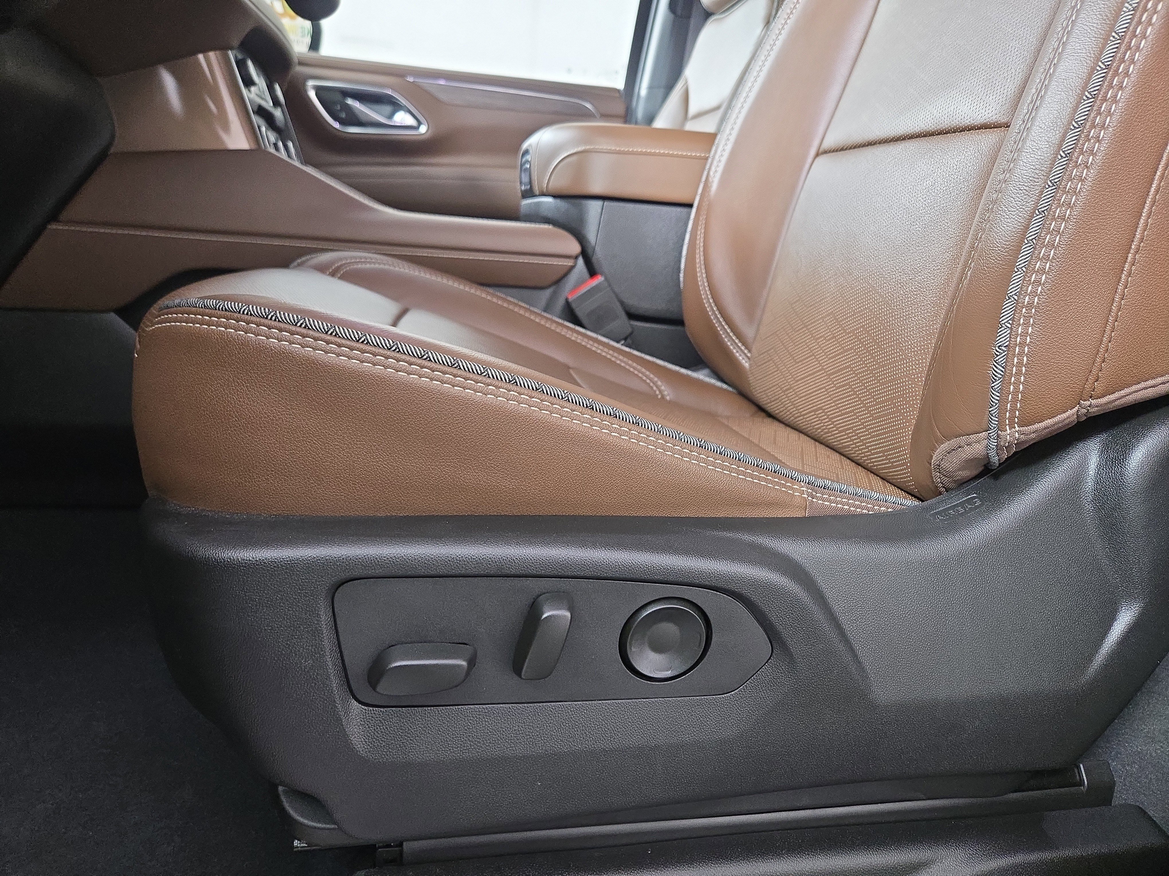 Certified 2023 Chevrolet Suburban High Country image 33