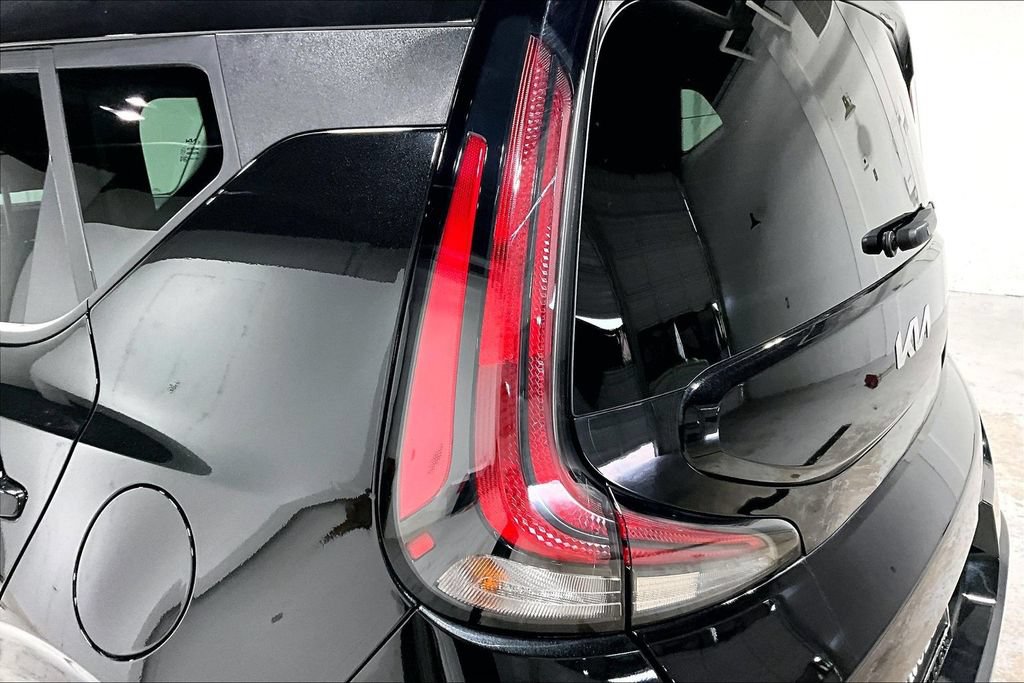 Used 2025 Kia Soul LX w/ LX Technology Package FWD image 38