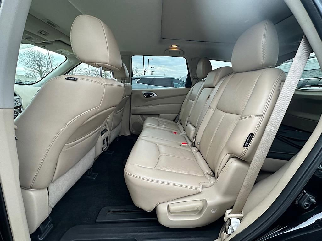 Used 2018 Nissan Pathfinder Platinum image 21