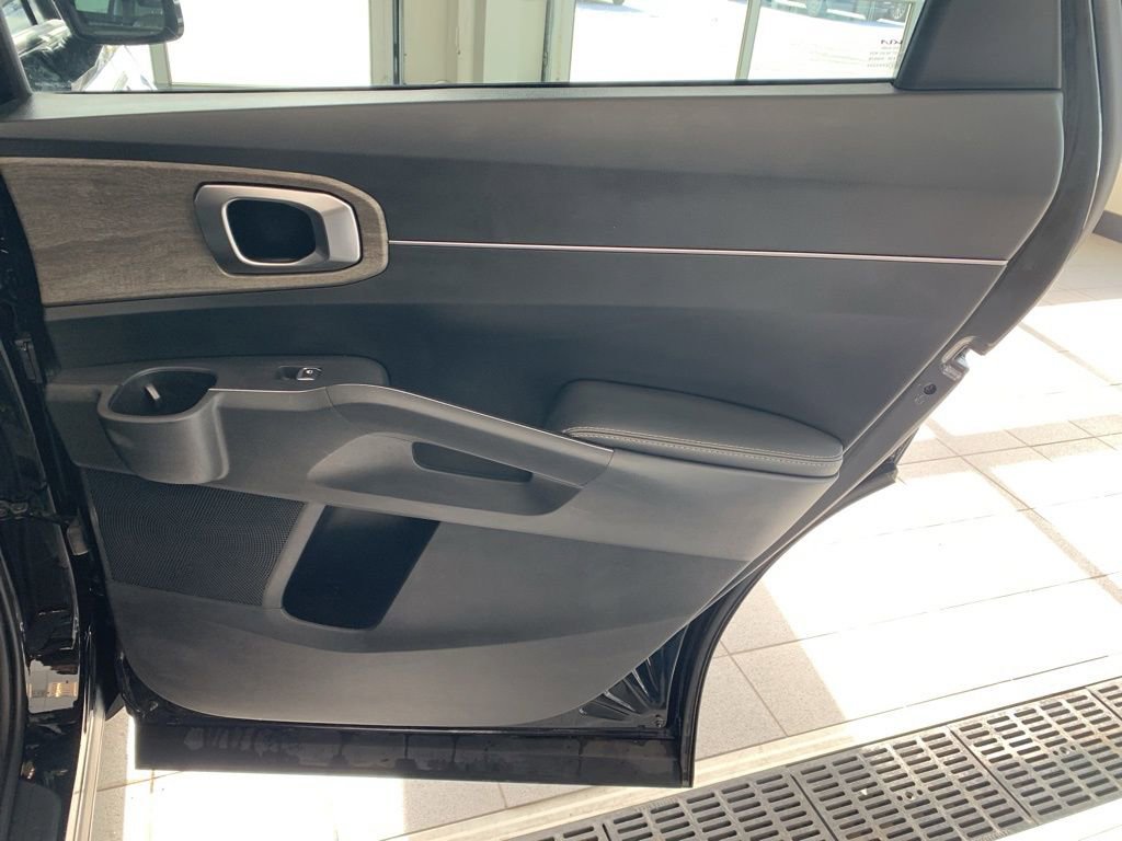 Used 2023 Kia Sorento S image 20