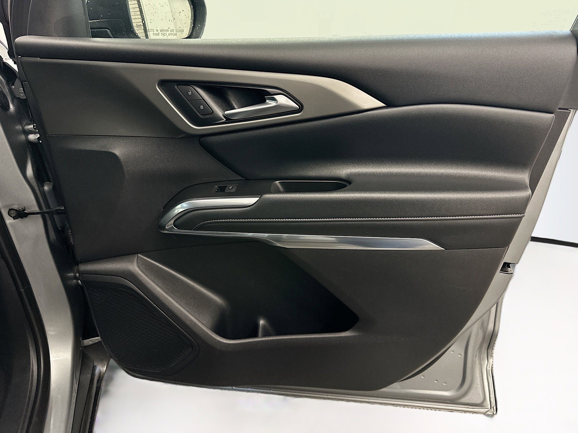 Used 2025 Chevrolet Traverse LT image 35