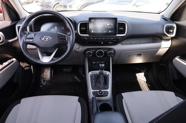 Used 2025 Hyundai Venue SEL FWD image 23