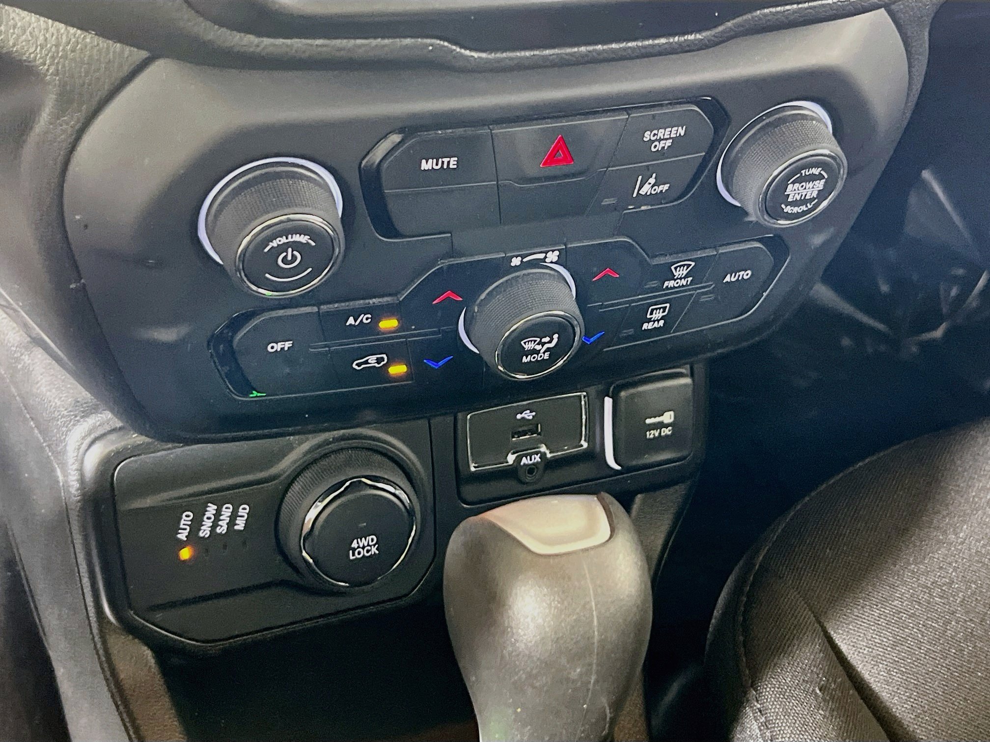 Used 2022 Jeep Renegade Latitude w/ Convenience Group AWD/4WD image 16