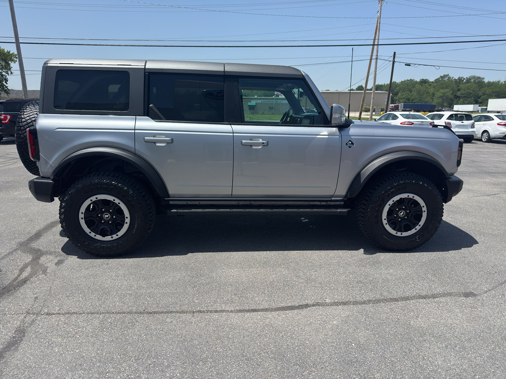Used 2021 Ford Bronco Outer Banks w/ Sasquatch Package AWD/4WD image 2