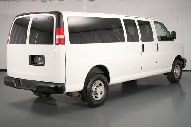 Used 2008 Chevrolet Express 3500 Extended Passenger RWD image 9