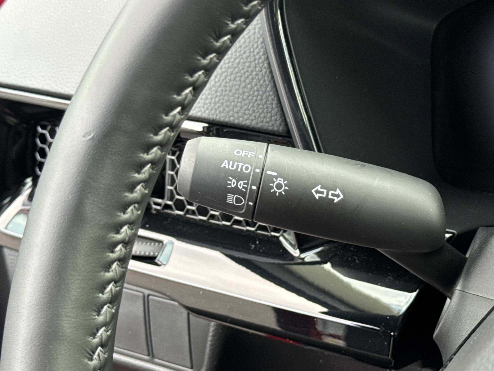 Used 2025 Honda CR-V EX-L image 9