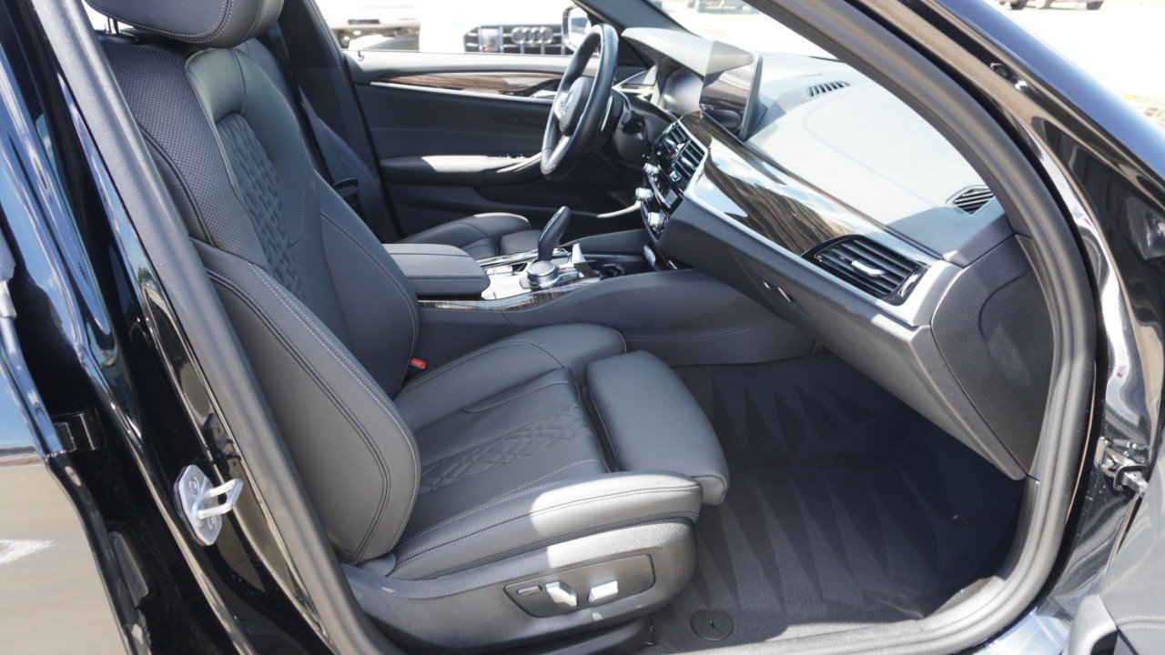 Used 2023 BMW 530i w/ M Sport Package RWD image 14