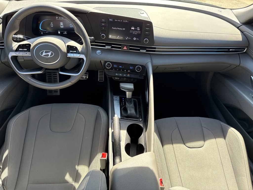 Certified 2025 Hyundai Elantra Sport FWD image 10